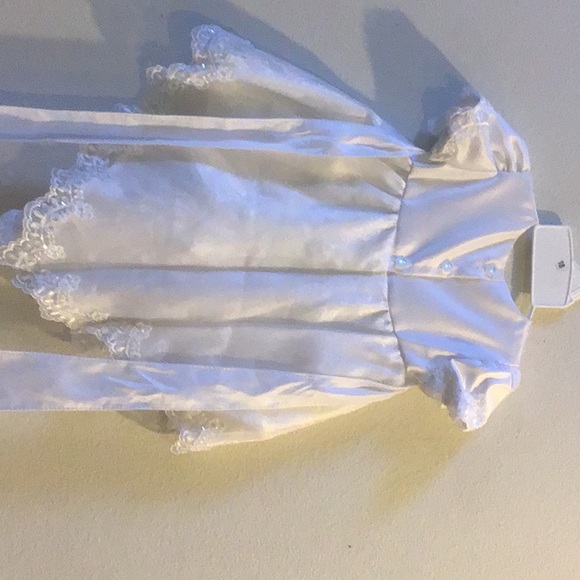 Beautiful white dress with sweet details - Picture 2 of 2